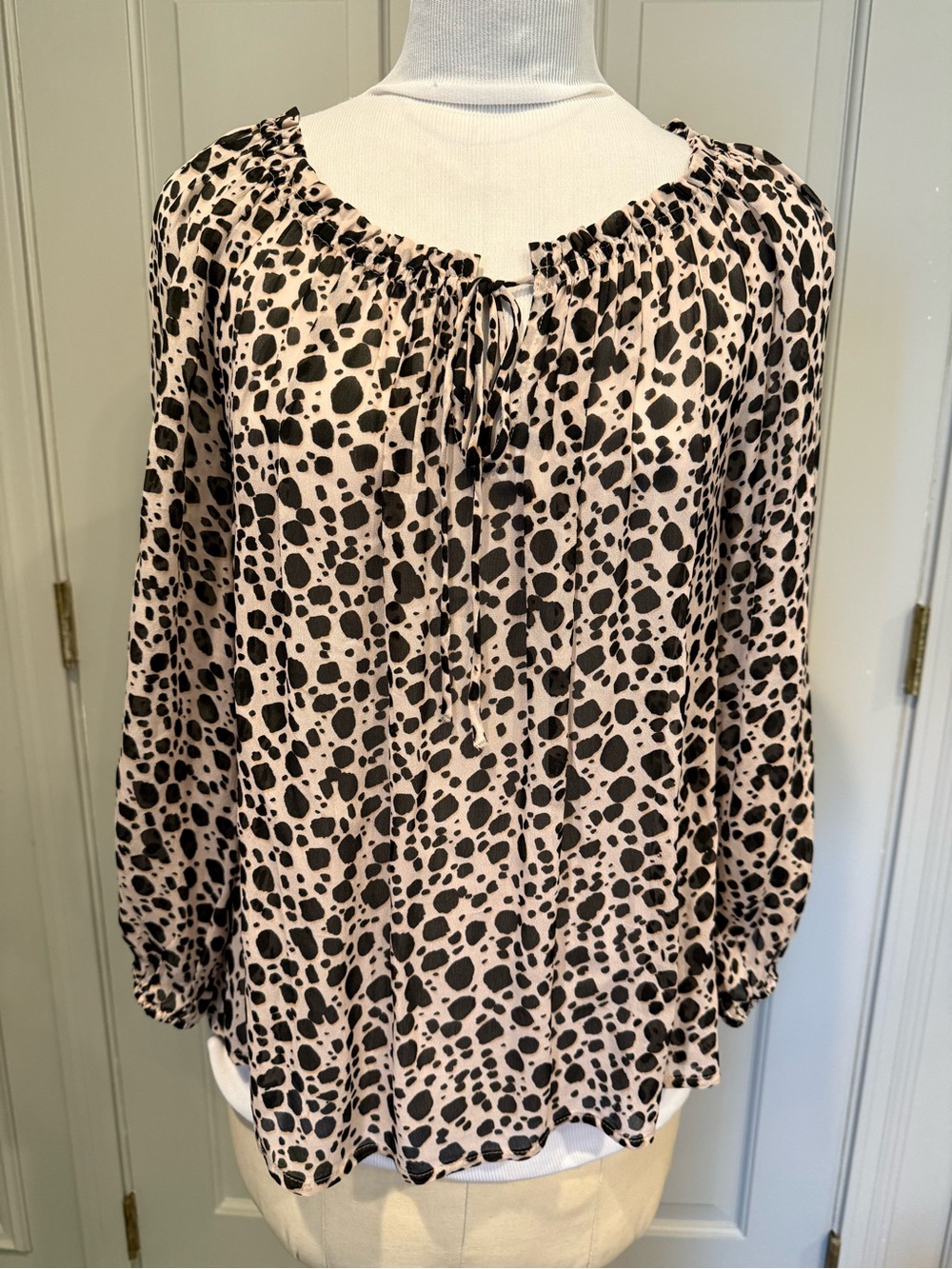 Sanctuary Women's Long Sleeve Tie-Neck Leopard Print Blouse Black on Beige Small